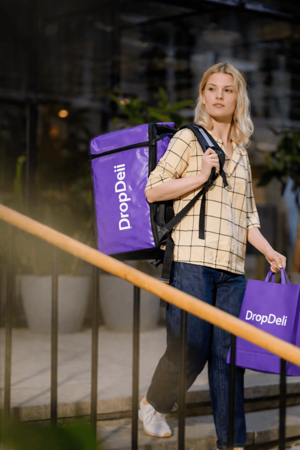 DropDeli delivery service app screen